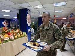 Украинские военнослужащие позавидовали бананам американских солдат