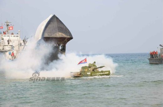 Северная Корея продемонстрировала самый секретный плавающий танк в мире