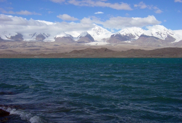 Озеро Каракуль на китайском Памире