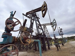 Нефтегазовые доходы России сократились на треть