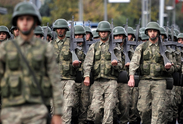 Турецкие военные на параде в Стамбуле. 29 октября 2014 года