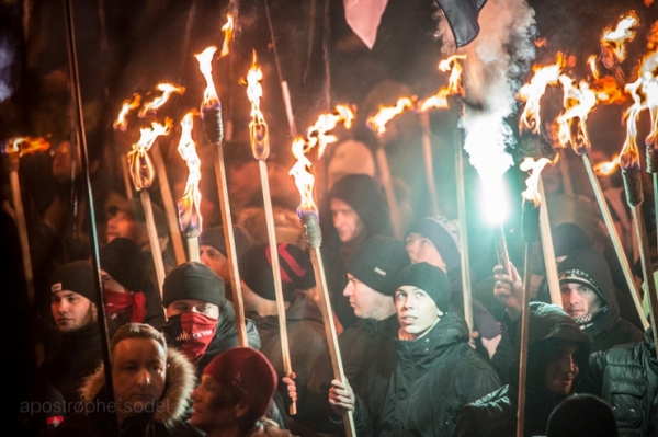 В Закарпатье националисты устроили антивенгерское факельное шествие 