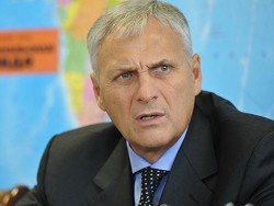 Бывшего губернатора Сахалина обвиняют в 10 особо крупных взятках