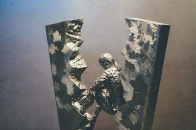 Сварщик создает впечатляющие скульптуры из стали. Фото