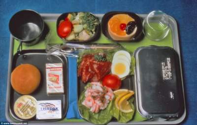 Какой была еда в самолетах полвека назад. Фото