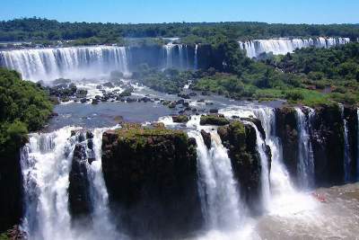 Игуасу: водопад, принадлежащий двум странам. Фото
