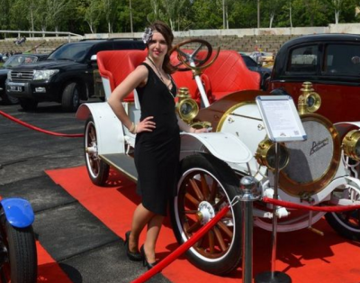 В Запорожье проходит выставка ретро машин