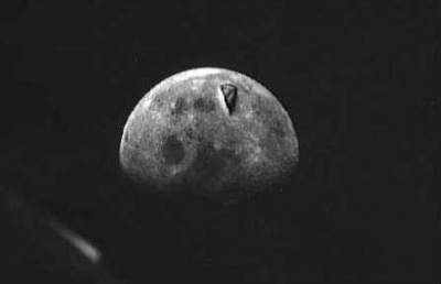Ученые обнаружили на Луне гигантскую треугольную дыру
