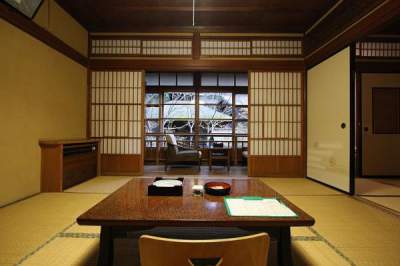Интересное место для отдыха: отель Hoshi Ryokan, открытый 13 веков назад