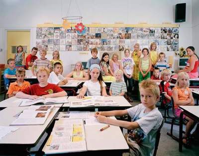 Фотограф снимает школьные классы в разных странах мира. Фото
