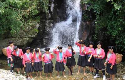 Женщины из народа Яо поражают длиной волос. Фото