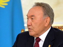 Назарбаев: экономика не должна быть "падчерицей" политики