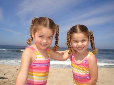 Ученые выяснили, почему близнецы являются долгожителями