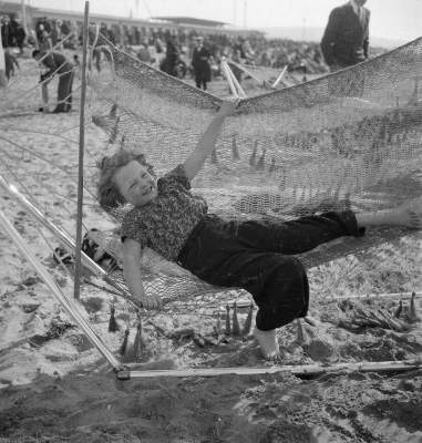 Пляжный отдых французской элиты в начале ХХ века. Фото
