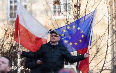 Евросоюз грозит ввести санкции против Польши