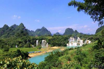 Как на картинке: удивительный водопад Дэтянь в Китае. Фото