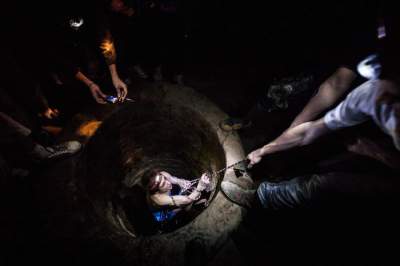 «Пираты подземелья»: обитатели парижских катакомб. Фото