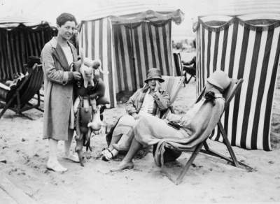 Пляжный отдых французской элиты в начале ХХ века. Фото