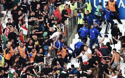 В Марселе венгерские фанаты подрались с полицией