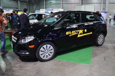 В Киеве откылась выставка электромобилей