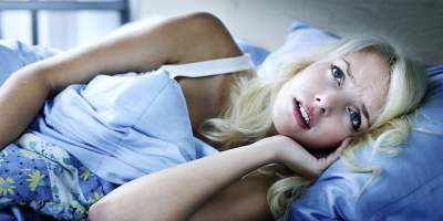 Медики рассказали, почему опасно пить алкоголь перед сном
