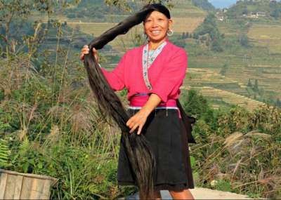 Женщины из народа Яо поражают длиной волос. Фото