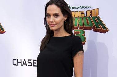Анджелина Джоли пытается спасти свой брак