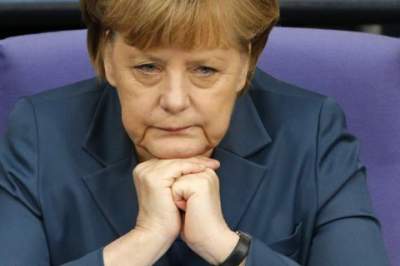 Меркель не видит причин для смягчения санкций против России