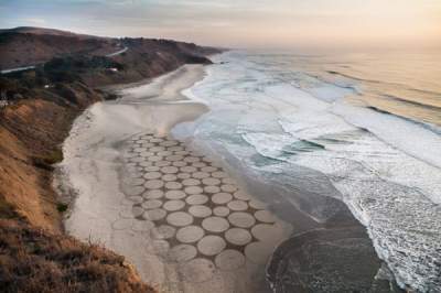 Невероятные узоры, сделанные на обычном песке. Фото
