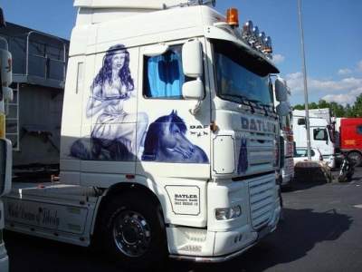 Романтика дальнобойщика: Изумительная аэрография на грузовиках. Фото