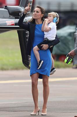 Двухлетний британский принц Джордж впервые вышел в свет