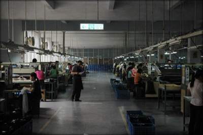 Модницам не смотреть: китайская фабрика по изготовлению «брендовой» обуви. Фото