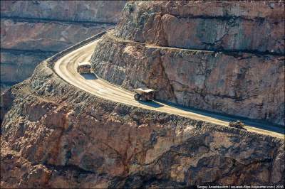 Пугающие снимки самого большого в мире золотого рудника. Фото