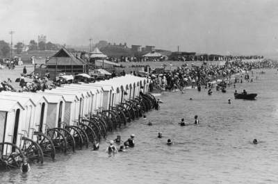 Как отдыхали на пляжах 100 лет назад. Фото