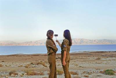  Юные девушки в рядах израильской армии. Фото