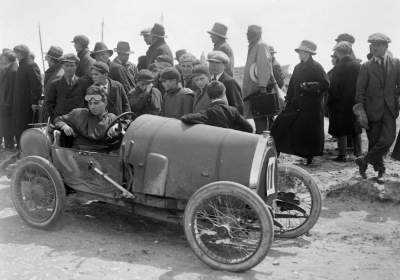 Такими были спортивные автомобили в начале ХХ века. Фото