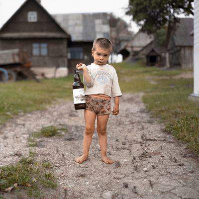 Фотограф показал жизнь людей в исчезающих литовских деревнях. Фото