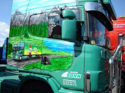 Романтика дальнобойщика: Изумительная аэрография на грузовиках. Фото