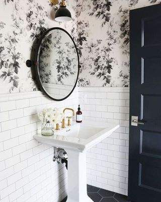 Необычные варианты интерьера ванной комнаты. Фото