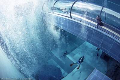 Впечатляющее зрелище: самый глубокий бассейн в мире. Фото