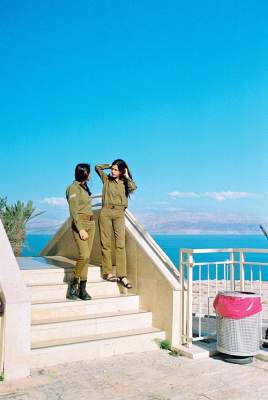  Юные девушки в рядах израильской армии. Фото