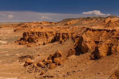 Уникальная пустыня, хранящая память о динозаврах. Фото
