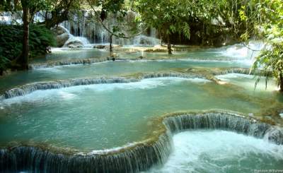 Эти каскадные водопады завораживают своей красотой. Фото