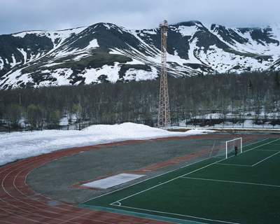 Так выглядят самые необычные футбольные поля в мире. Фото