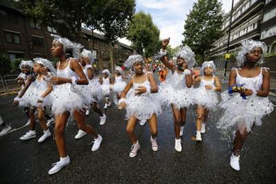 Ноттинг-Хиллский карнавал на улицах Лондона. Фото