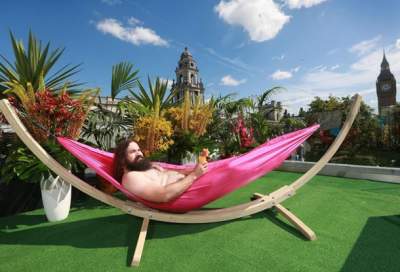 В центре Лондона открыли зону отдыха для нудистов