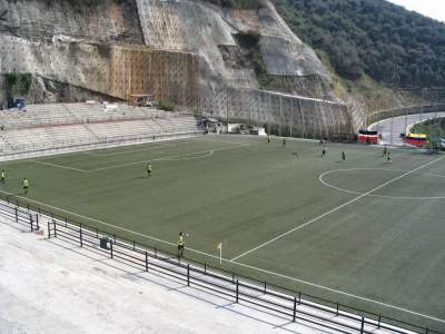 Так выглядят самые необычные футбольные поля в мире. Фото