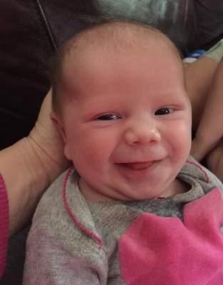 Минутка позитива: первые улыбки новорожденных малышей. Фото