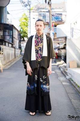 Яркие наряды японских модников на улицах Токио. Фото