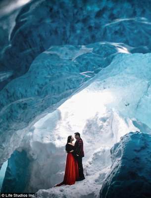 Самая красивая фотосессия помолвки на ледниках Исландии. Фото